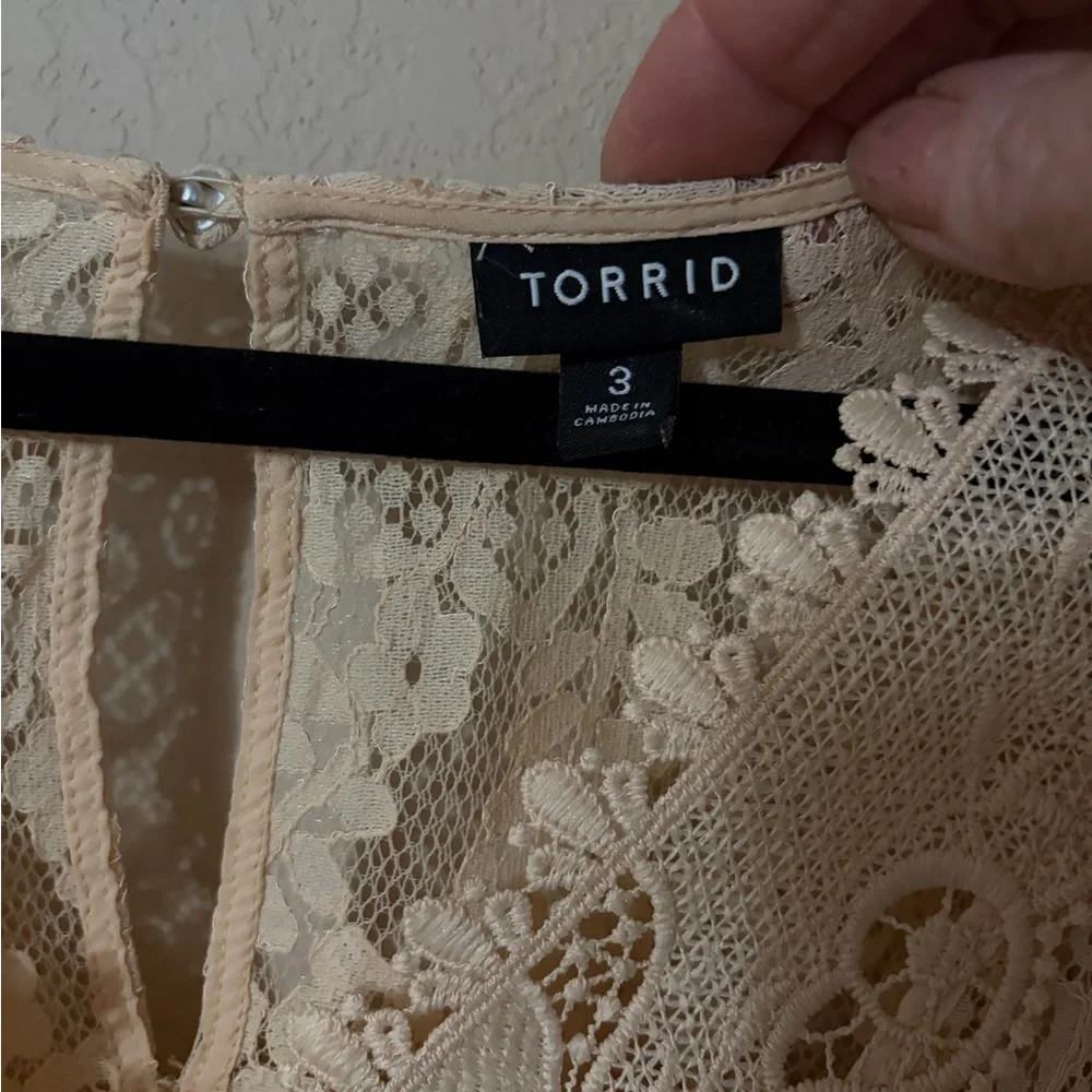 Torrid Cream Lace Blouse size 3 - Picture 3 of 9